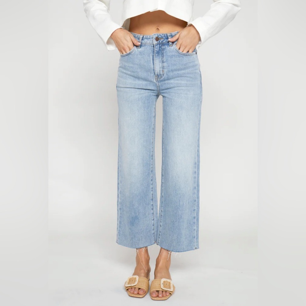 Oliver Logan Aberdeen Wide Leg in shade “Light Indigo Worn”  24petite